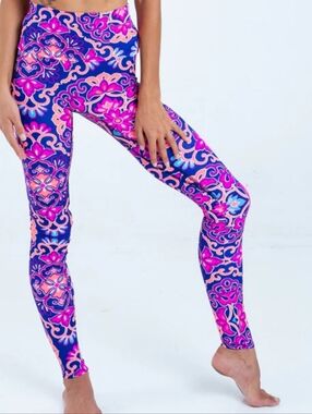 K-Deer High Rise Medallion Boho Noveau Leggings Size XS Long 35" Inseam